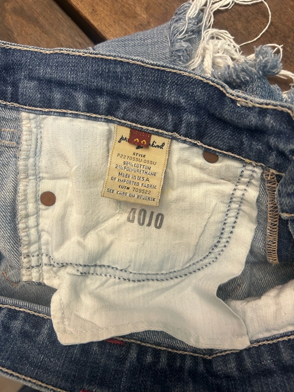 7 for all Mankind Dojo Frayed Light Wash Denim Cutoff Shorts 28 - Picture 4 of 9